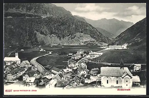 AK Andermatt, Ortsansicht mit Kirche und Landstrasse aus der Vogelschau