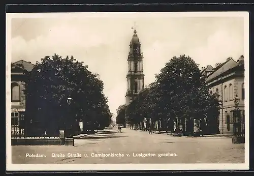 AK Potsdam, Breite Strasse u. Garnisonkirche v. Lustgarten gesehen