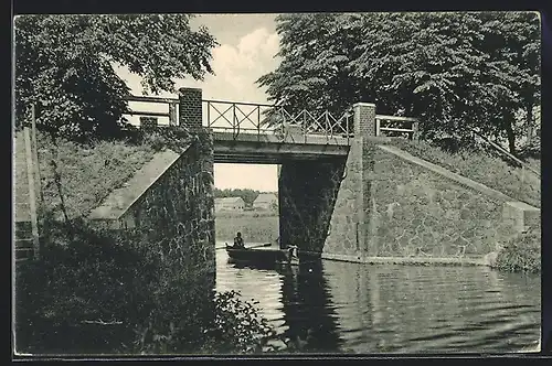 AK Zechliner Hütte, Jagow-Brücke über Ruderboot