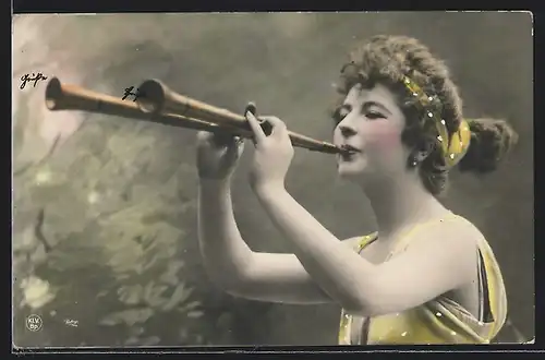 Foto-AK Atelier Reutlinger, Paris: Junge Frau mit einer Flöte