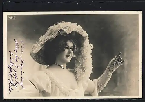 Foto-AK Atelier Reutlinger, Paris: Junge Frau im weissen Kleid