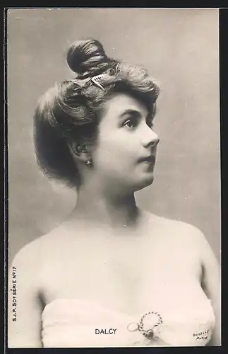 Foto-AK Atelier Reutlinger, Paris, Schauspielerin Dalcy im Profil