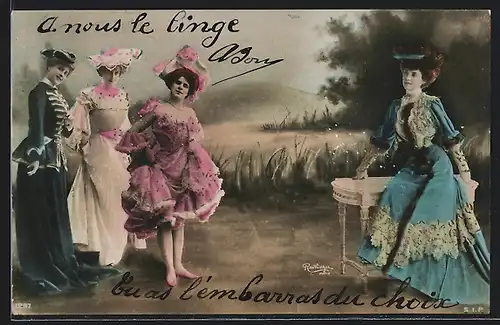 Foto-AK Atelier Reutlinger, Paris: Junge schöne Damen in Kleidern mit Hüten nebst Tisch im Garten