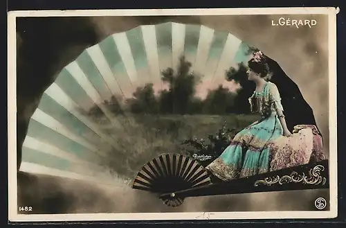 Foto-AK Atelier Reutlinger, Paris: L. Gérard, Portrait der Schauspielerin auf Fächer