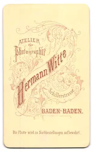 Fotografie Hermann Witte, Baden-Baden, Schillerstr., Bürgerlicher Herr im dunklen Anzug mit Fliege und gegelten Haaren