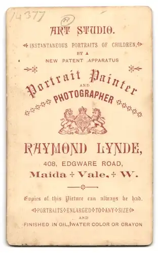 Fotografie Raymond Lynde, Maida Vale, 408, Edgware Road, Bürgerlicher Herr sitzt am Tisch