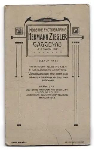 Fotografie Hermann Ziegler, Gaggenau, Junger Mann in Anzugjacke