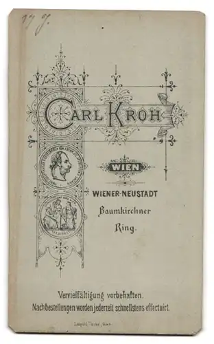Fotografie Carl Kroh, Wien, Baumkirchner Ring, Junge Dame in modischer Kleidung