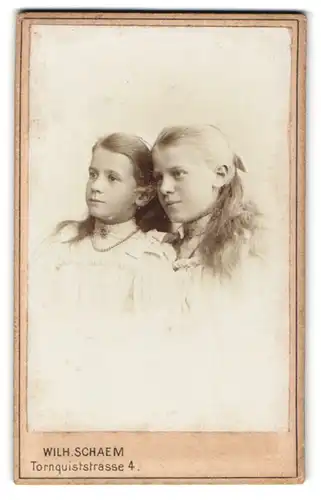Fotografie Wilh. Schaem, Hamburg-Eimsbüttel, Tornquiststr. 4, Zwei Mädchen in hübscher Kleidung