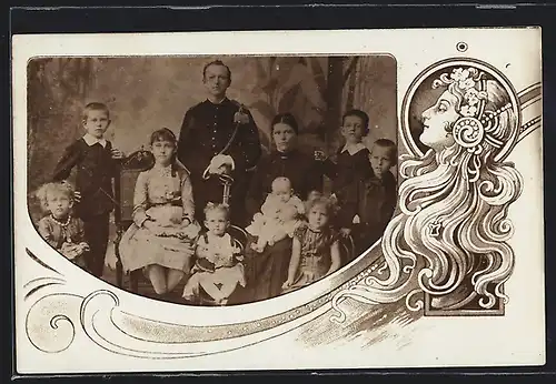 Foto-AK Soldat in Uniform mit Familie, Passepartout