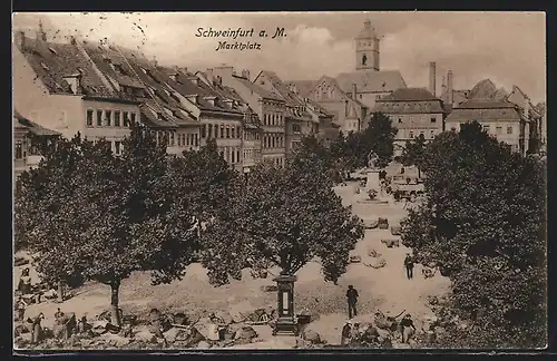 AK Schweinfurt / Main, Geschäftiges Treiben auf dem Marktplatz