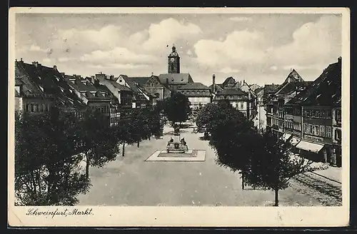 AK Schweinfurt, Markt mit Denkmal und Geschäften