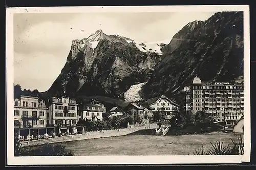 AK Grindelwald, Ortspartie mit Bergen