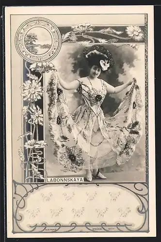 AK Theaterschauspielerin Lambounskaya im Blumenkleid, Blumenornamente