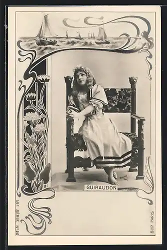 Foto-AK Atelier Reutlinger, Paris, Schauspielerin Guiraudon sitzt auf einem Stuhl, Segelschiffe