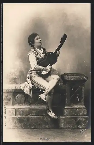 Foto-AK Atelier Reutlinger, Paris: Mallet, Junge hübsche Frau mit Gitarre