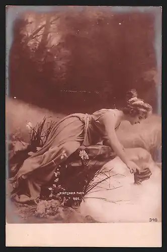 Foto-AK Atelier Reutlinger, Paris, junge Frau sitzt am Teich auf einem Felsen