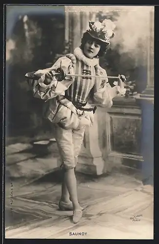 Foto-AK Atelier Reutlinger, Paris, Schauspielerin im historischen Herrenkostüm