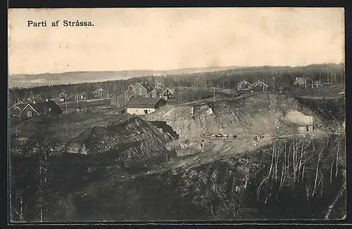 AK Strassa, Ortsansicht mit Steinbruch