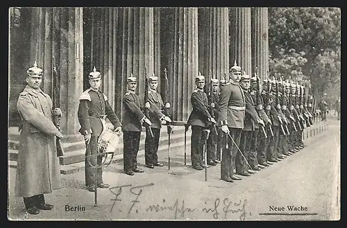 AK Berlin, Neue Wache, Soldaten-Aufstellung