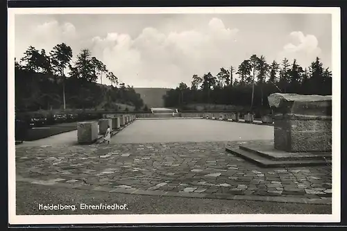 AK Heidelberg / Neckar, Partie auf dem Ehrenfriedhof
