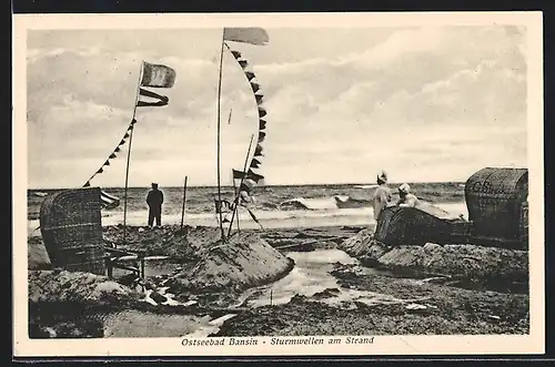 AK Bansin, Sturmwellen am Strand mit Besuchern