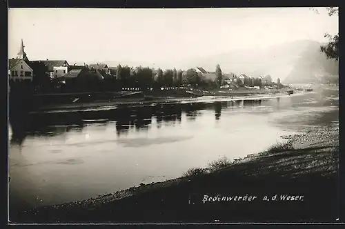 AK Bodenwerder a. d. Weser, Blick über den Fluss auf Ortschaft mit Kirche