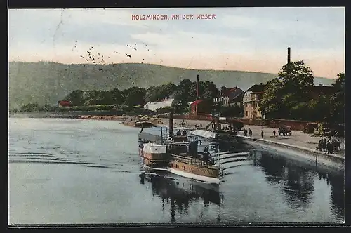 AK Holzminden an der Weser, Flussdampfer auf dem Wasser mit Arbeitern am Ufer