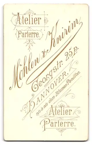 Fotografie Möhler & Knirim, Hannover, Georgstr. 25p, Attraktive Frau mit grossen Augen und Ohrringen