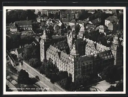 AK Aschaffenburg a. Main, schlossartiges Gebäude vom Flugzeug aus