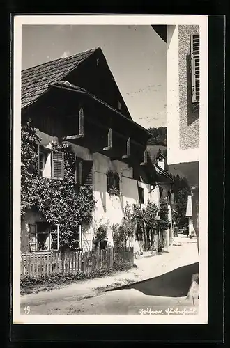 AK Goisern, Strassenpartie vor Haus mit zwei Anwohnern