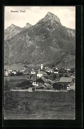 AK Reutte, Ortschaft aus der Ferne