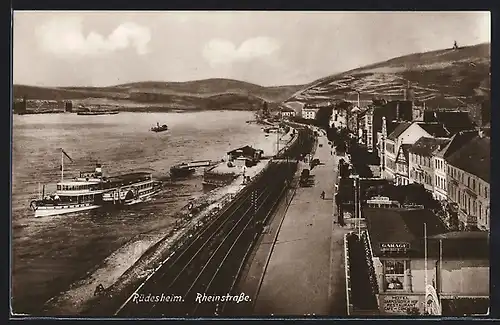 AK Rüdesheim / Rhein, Rheinstrasse mit Dampfer