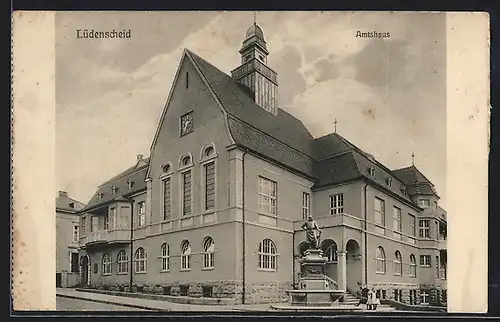 AK Lüdenscheid, Amtshaus mit Brunnen