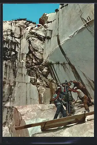AK Carrara, Bergarbeiter mit Bohrer im Marmorbruch