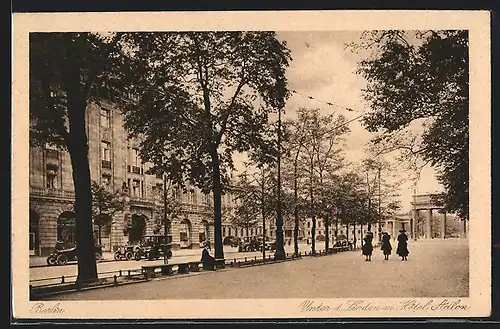 AK Berlin, Hotel Adlon in der Strasse unter den Linden