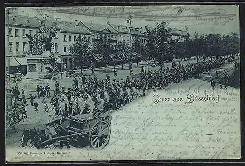 Mondschein-AK Düsseldorf, Militärzug am Reiterdenkmal, Pferdewagen