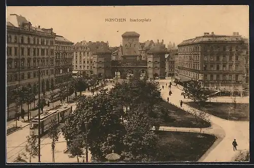 AK München, Isartorplatz mit Strassenbahn aus der Vogelschau