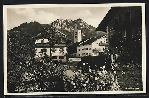 AK Nussdorf a. Inn, Dorfpartie mit Kirche