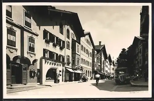 AK Kitzbühel, Partie an der Hauptstrasse mit Fahrradfahrer