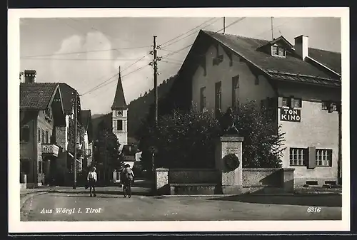 AK Wörgl, Strassenpartie mit Ton-Kino und Kirche