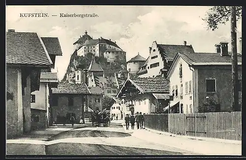 AK Kufstein, Kaiserbergstrasse mit Blick zur Festung