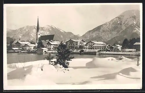 AK Egern, Blick über den See auf Ort mit Kirche im Schnee