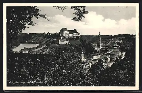 AK Burghausen a. d. Salzach, Ortsansicht mit Burg und Kirche