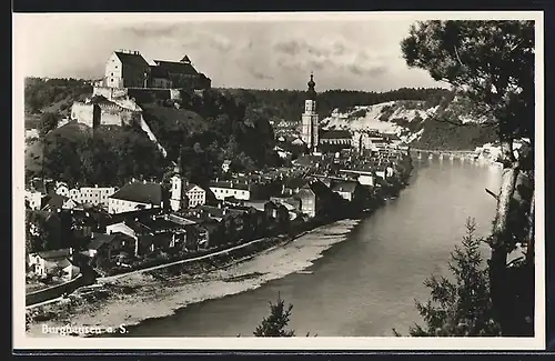 AK Burghausen a. S., Ort mit Burg und Kirche am Fluss