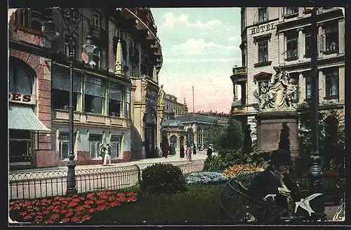 AK Wiesbaden, Kranzplatz mit Hygiea-Gruppe, Kochbrunnen und Palast-Hotel