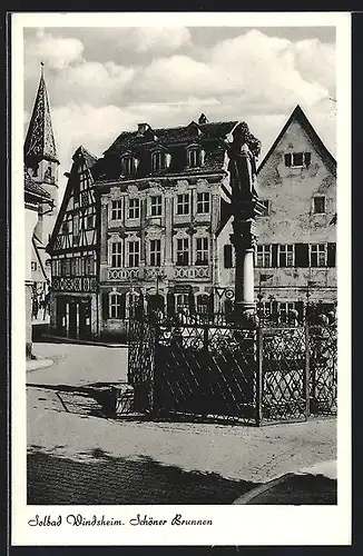 AK Windsheim, Blick auf den Schönen Brunnen vor alten Stadthäusern