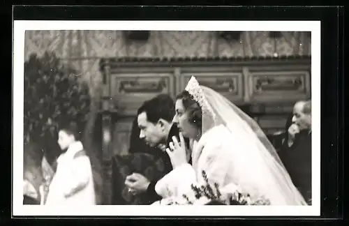 AK Fürstin Gina von Liechtenstein im Brautkleid nebst Fürst Franz Josef II. 1943