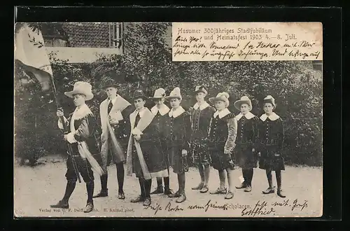 AK Husum / Nordsee, 300 jähriges Stadtjubiläum und Heimatsfest 1903, Junge Männer mit Fahne