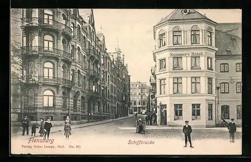 AK Flensburg, Strasse Schiffbrücke mit Sommer-Hotel